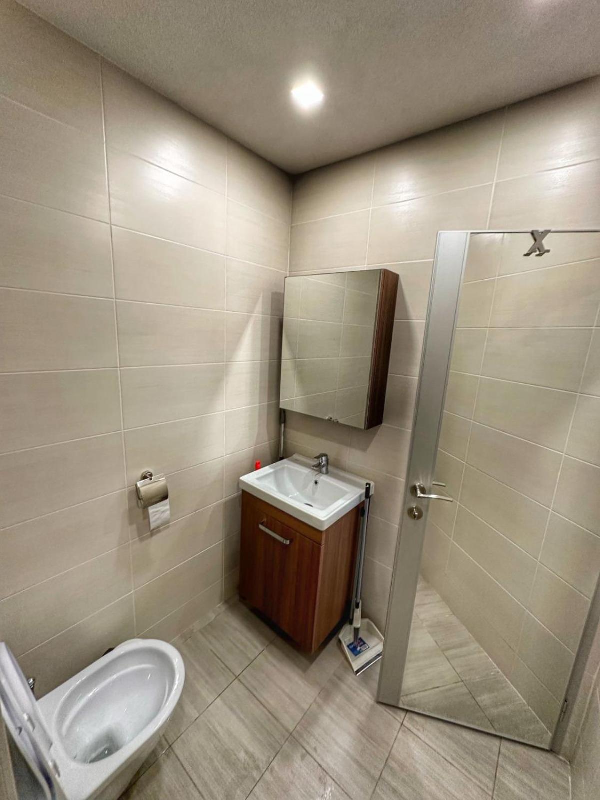 5 Min From The Airport Appartement