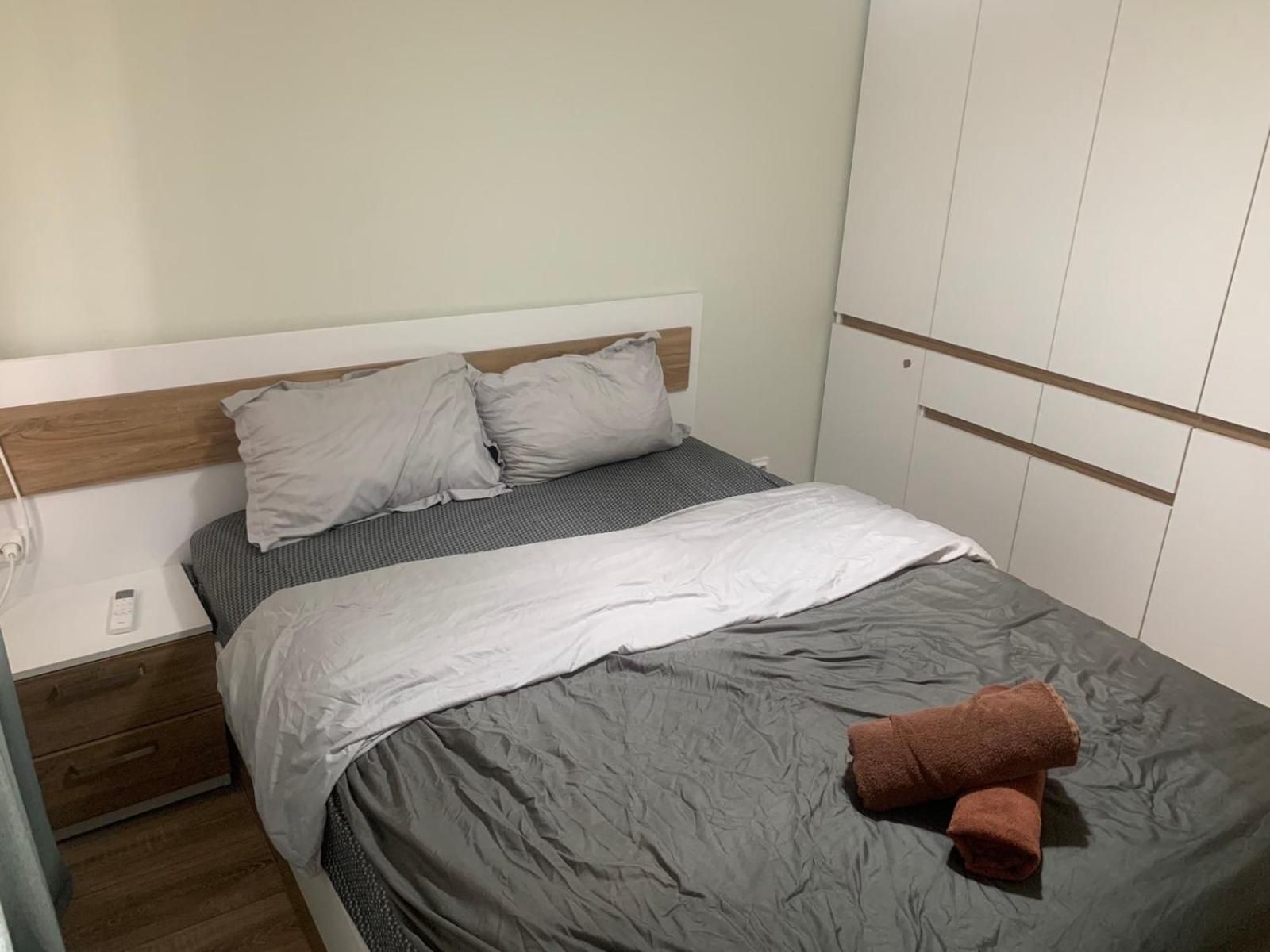 5 Min From The Airport Appartement *