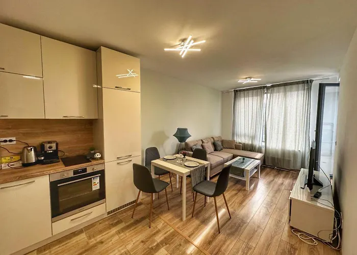 5 Min From The Airport