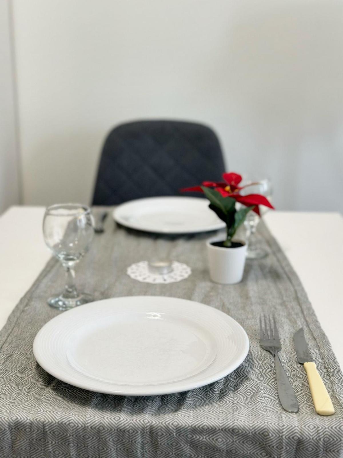 5 Min From The Airport Apartemen